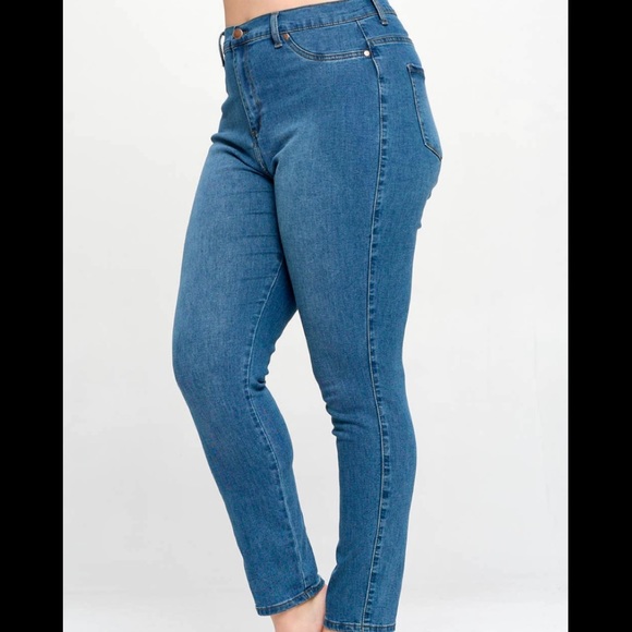 Plus Size Skinny Jeans NWT. - Picture 1 of 3